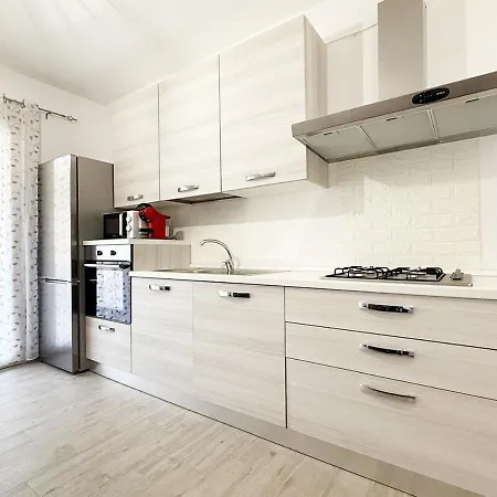 Apartment Pgs Immobiliare Srls Le Logge 3 Monolocale Ben Accessoriato A Pochi Passi Dal Centro