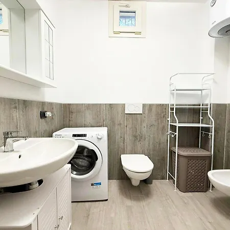 Apartment Pgs Immobiliare Srls Le Logge 3 Monolocale Ben Accessoriato A Pochi Passi Dal Centro *